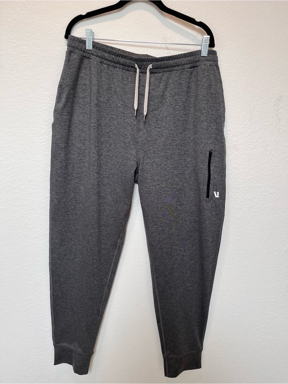 Vuori Men's Charcoal Gray Jogger Pants with Drawstring XL